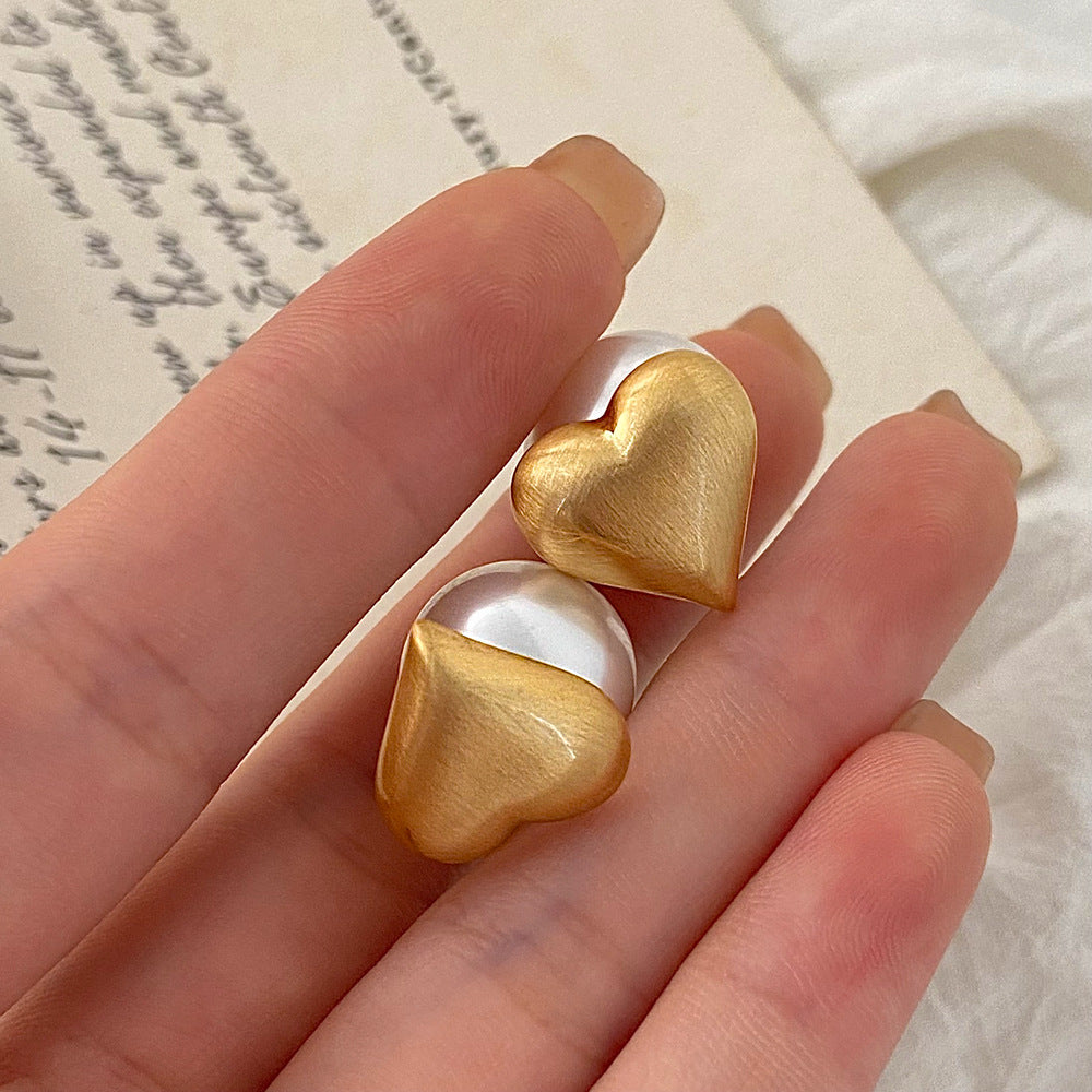 Amour Pearl Stud Earring
