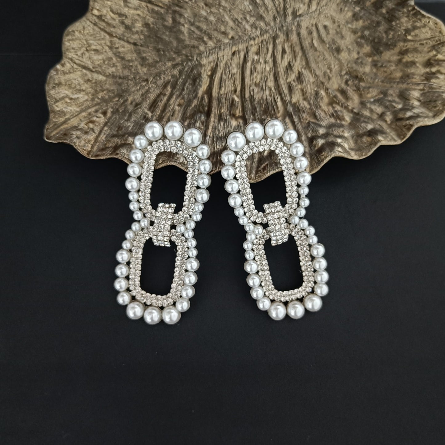 Della Pearl Link Stud