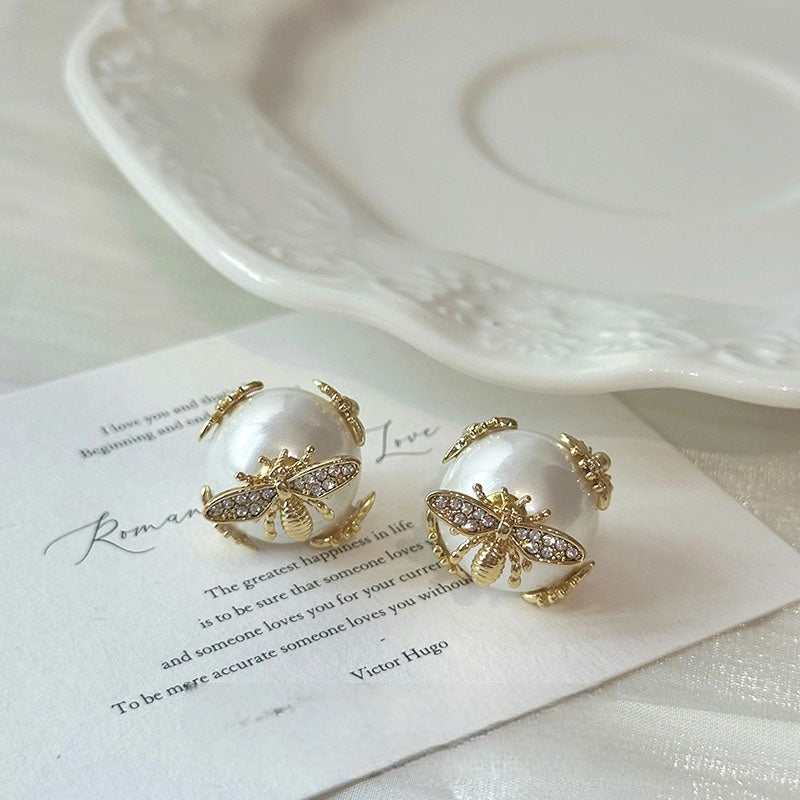 Pearlbee Stud Earring