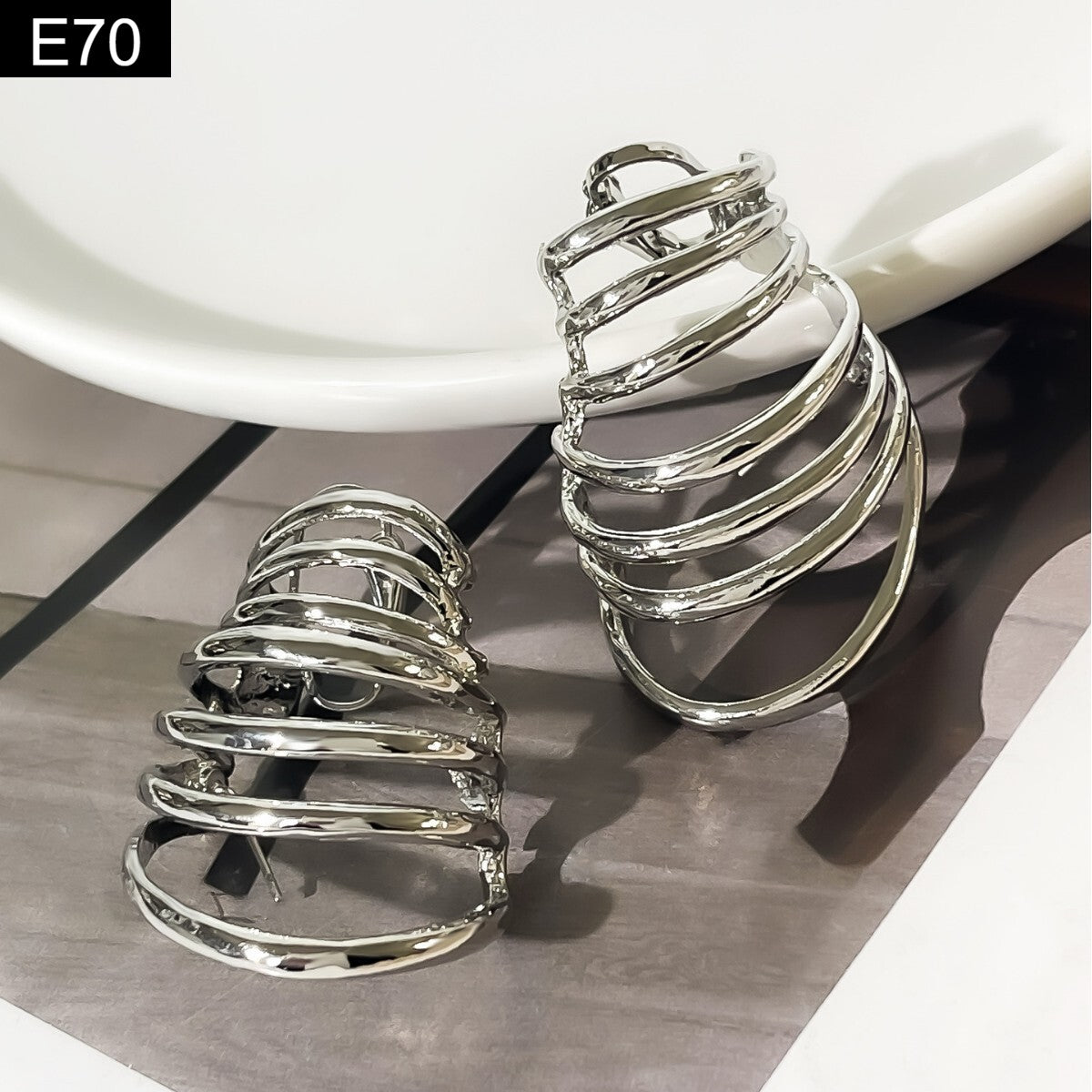 Apollo Cage Earring - E70