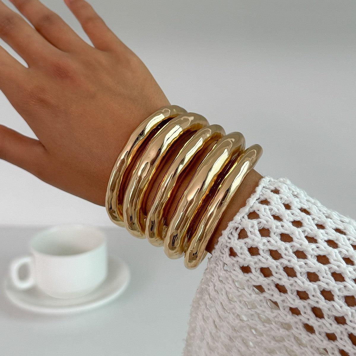 Sinuous Handcuff
