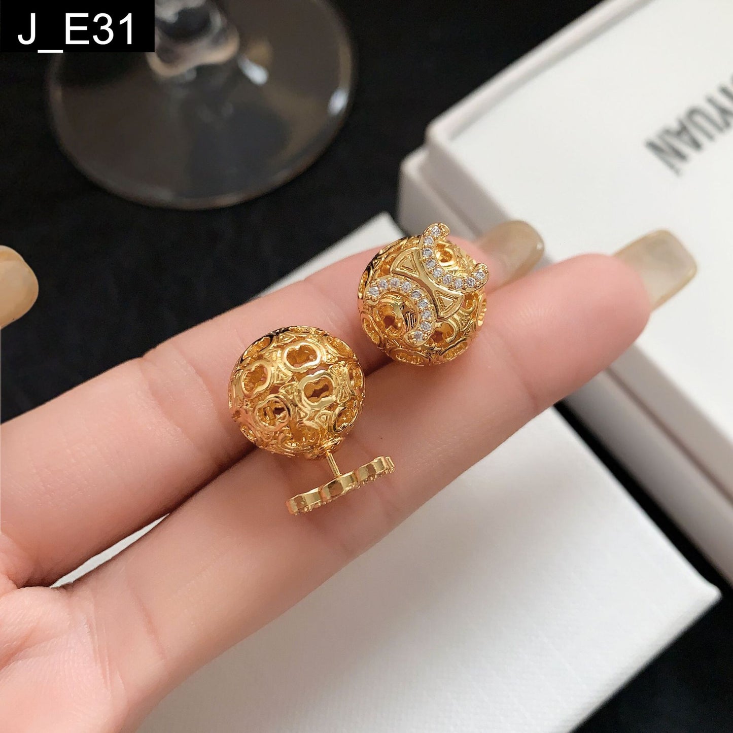 Interlocking Orb Studs