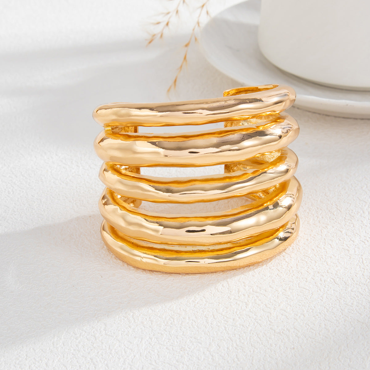Sinuous Handcuff