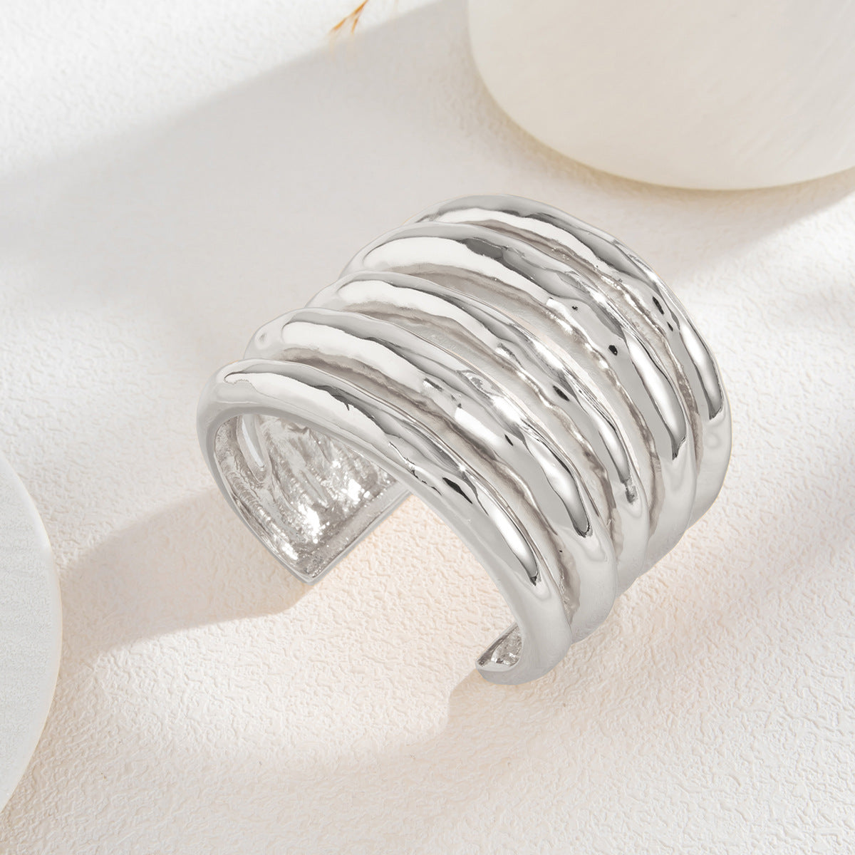 Sinuous Handcuff