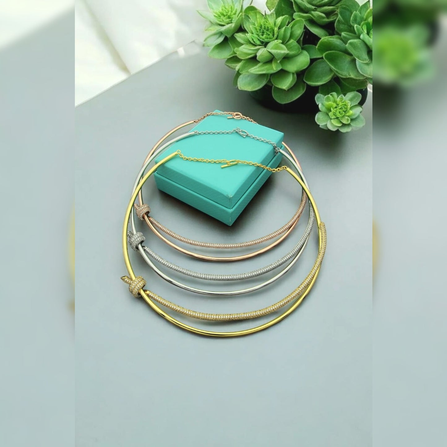 Glamour Knot Necklace