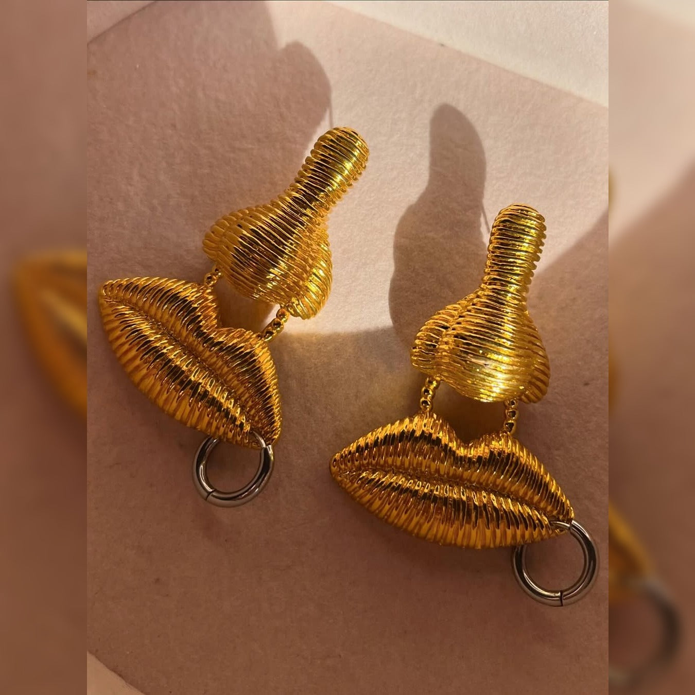 Golden Pout Earring
