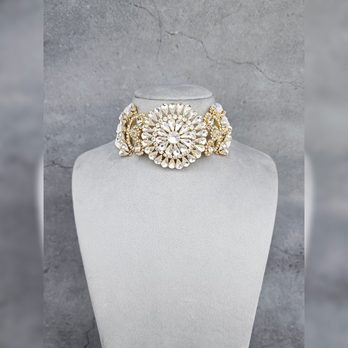 Rehana Classic Choker