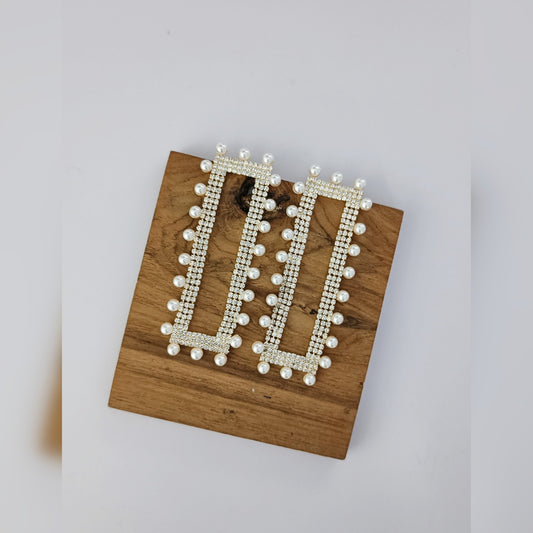 Kia Pearl Earring