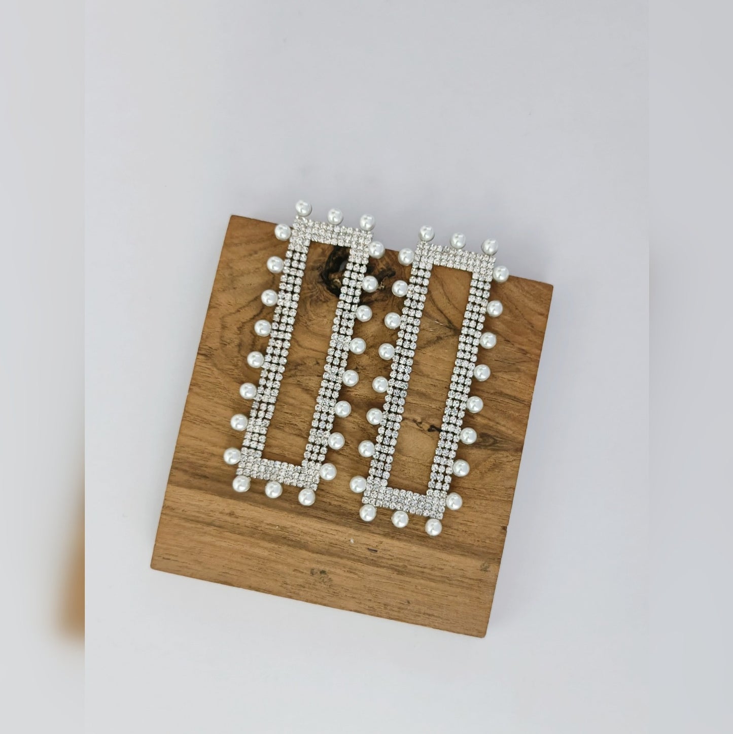 Kia Pearl Earring