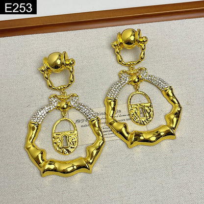 Vaulted Hoop Earring - E253