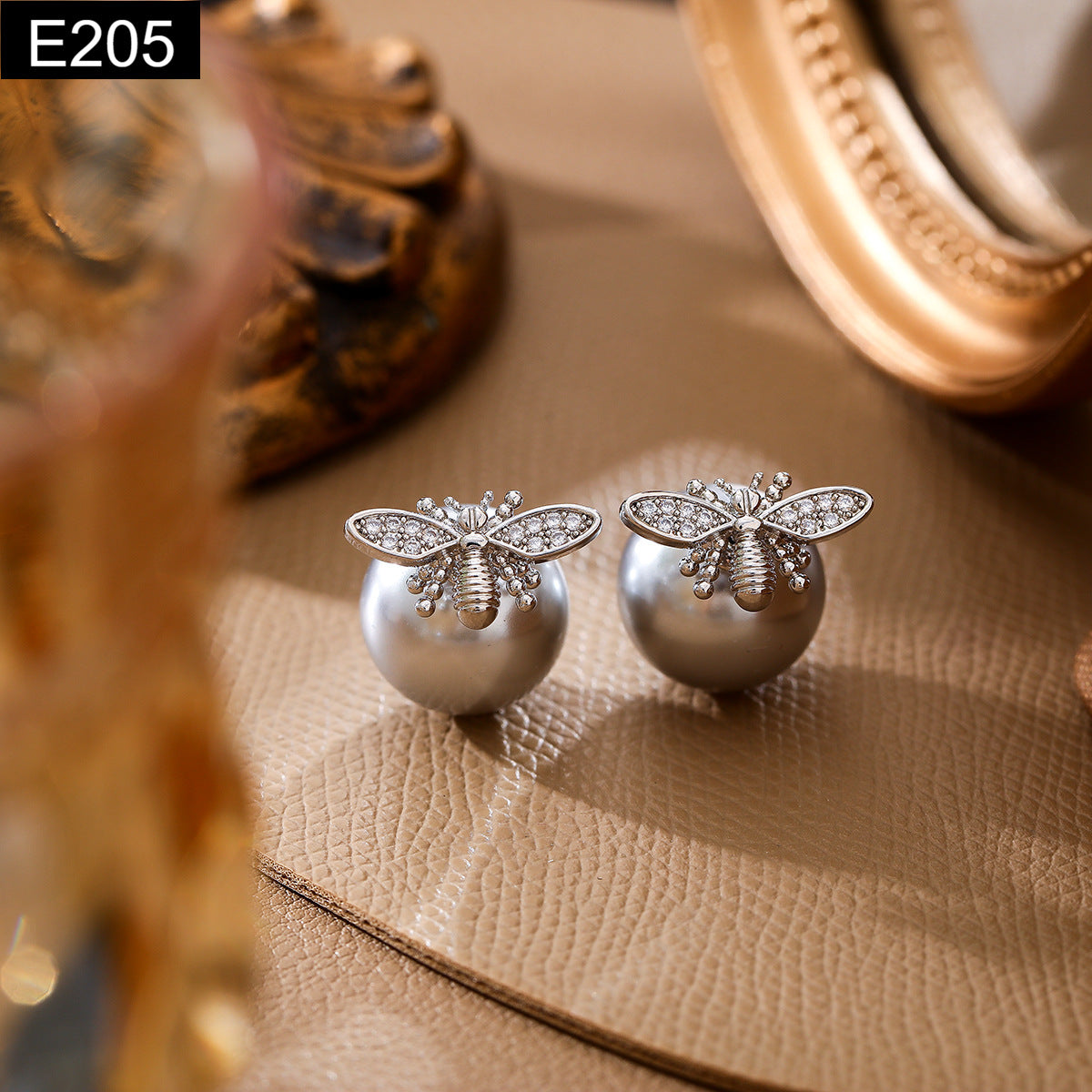 Pearl Bee Earring - E205