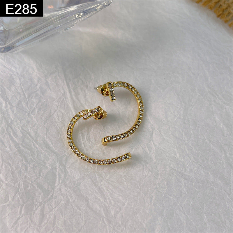 Delicate Twirl Earring - E285