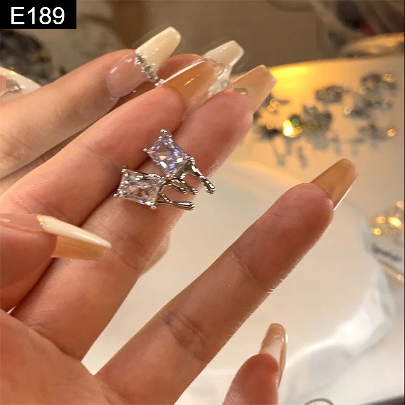 Vapor Stud Earring - E189