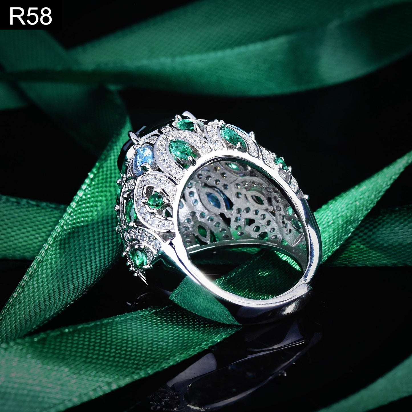 Emerald Majesty Ring - R58