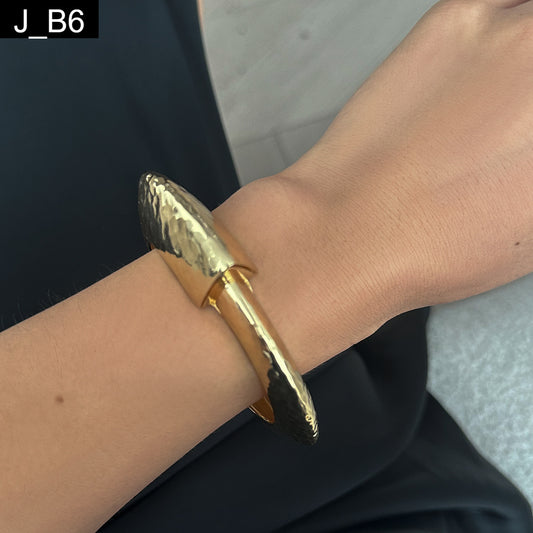 Helios Hammered Handcuff