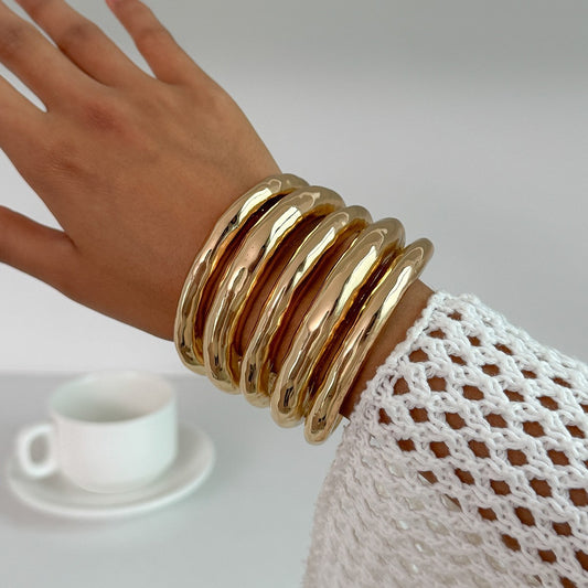 Sinuous Handcuff