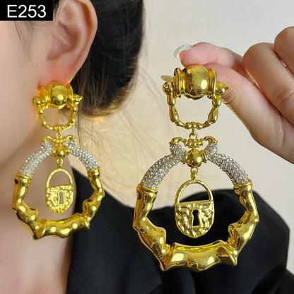 Vaulted Hoop Earring - E253