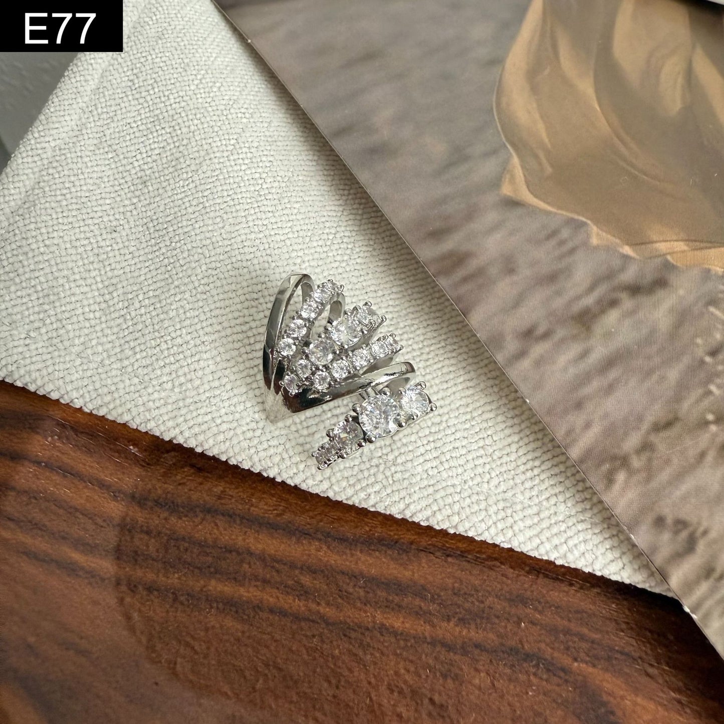 Glacial Echelon Earcuff