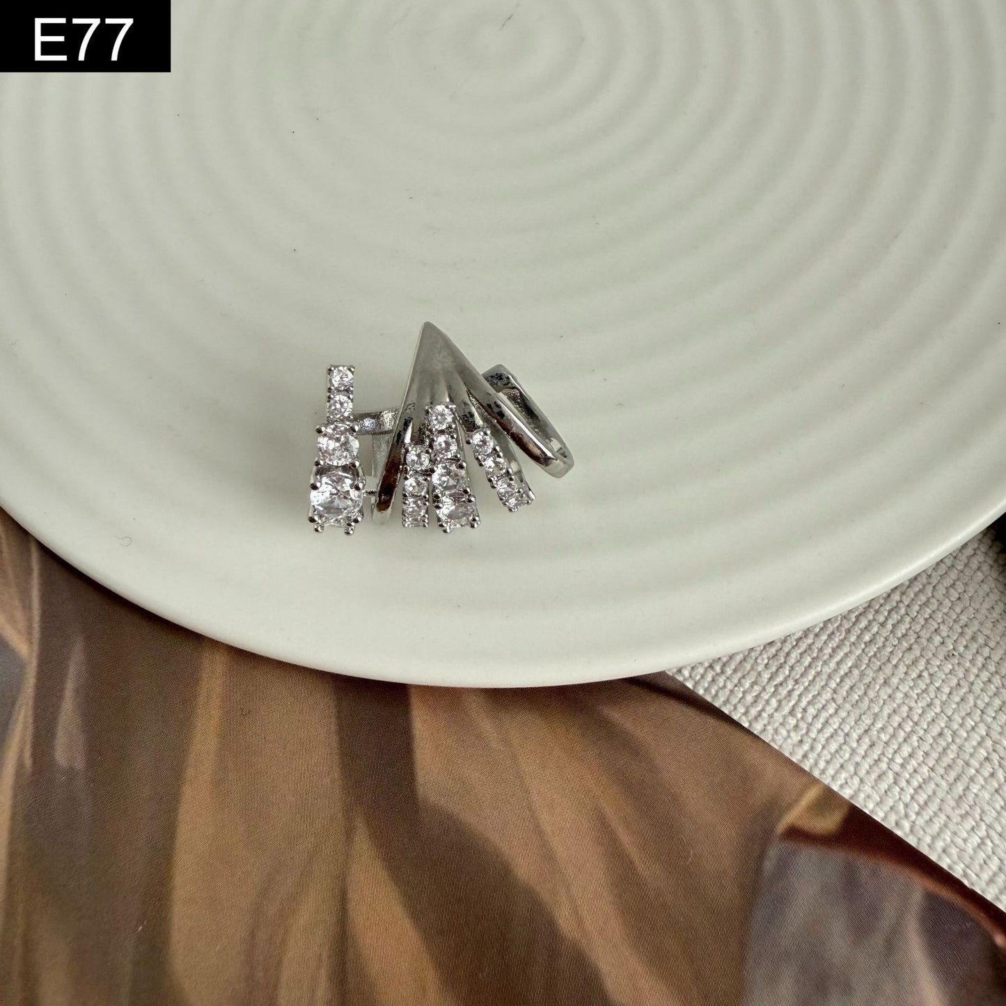 Glacial Echelon Earcuff