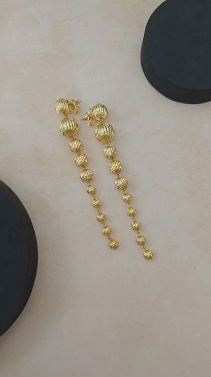 Rihana Dangle Earring