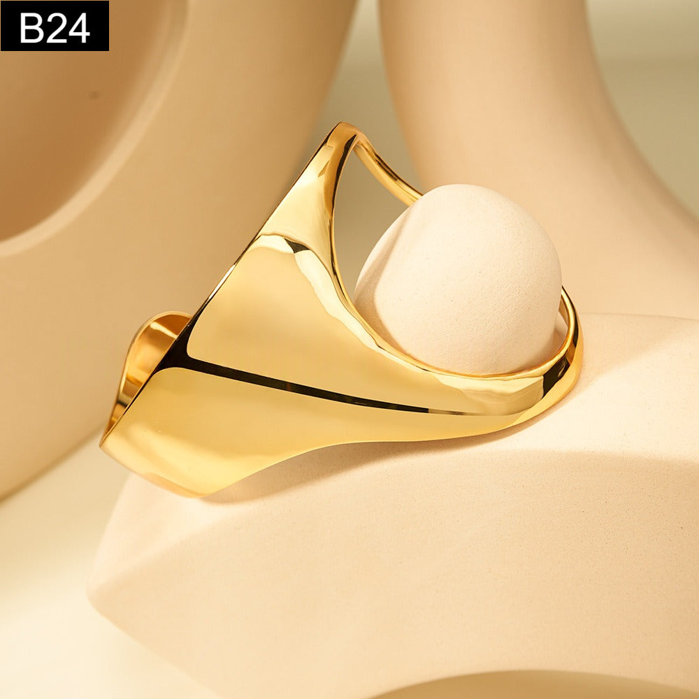 Molten Palm Handcuff - B24